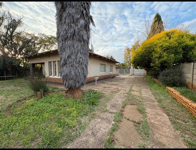 3 BEDROOM HOUSE FOR SALE IN THREE RIVERS